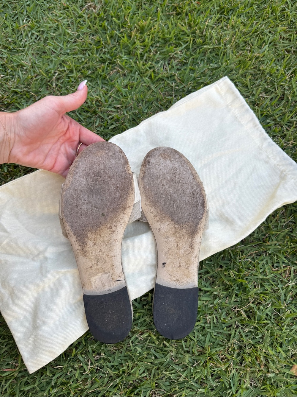100% Auth Fendi Beige Logo Slide Sandals - Picture 6 of 7